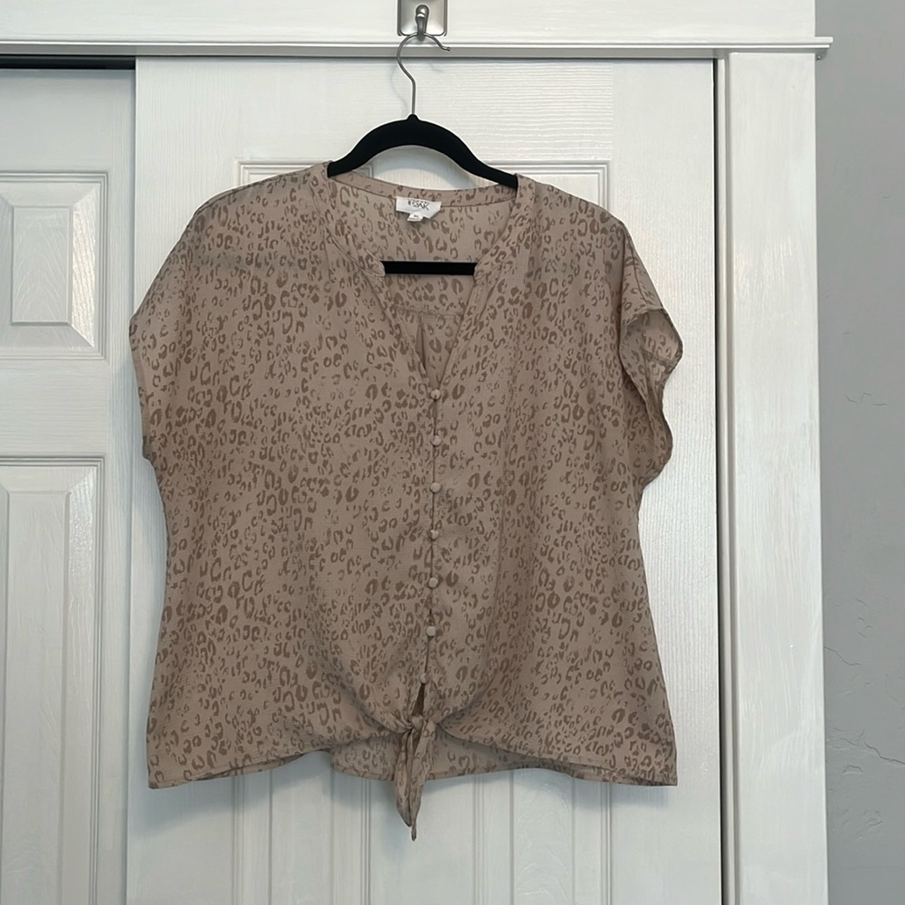 🌵 3 for $20 Olive and oak blouse